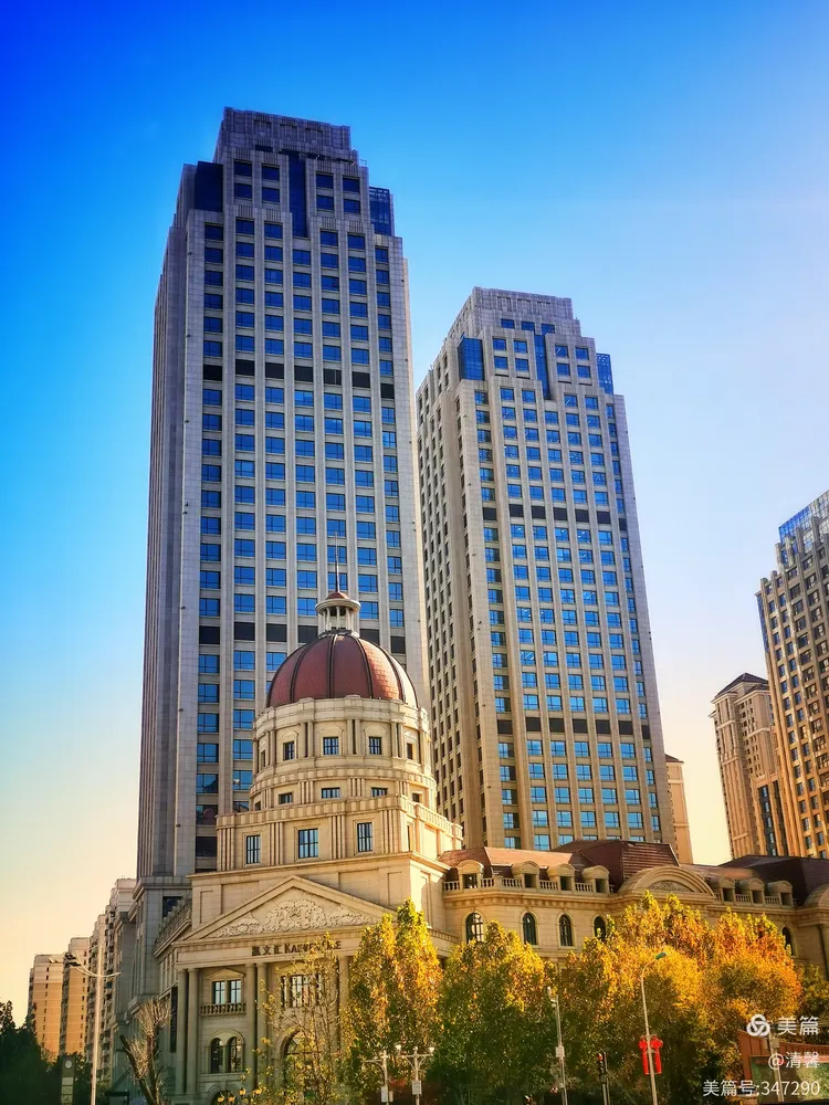 海河两岸高楼林立的现代建筑金刚桥,这座桥与天津眼相互照应,彼此相守